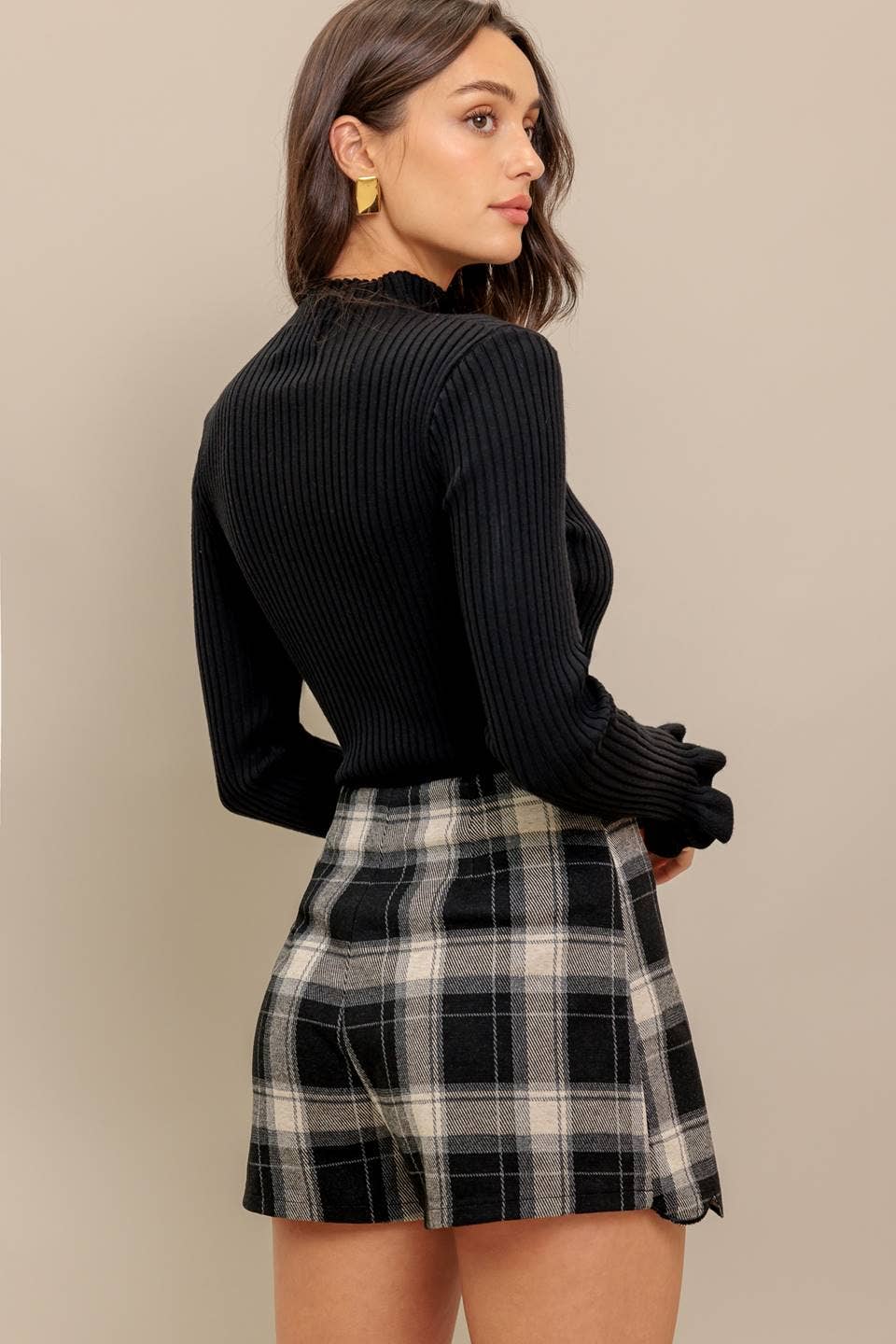 A woven plaid skort