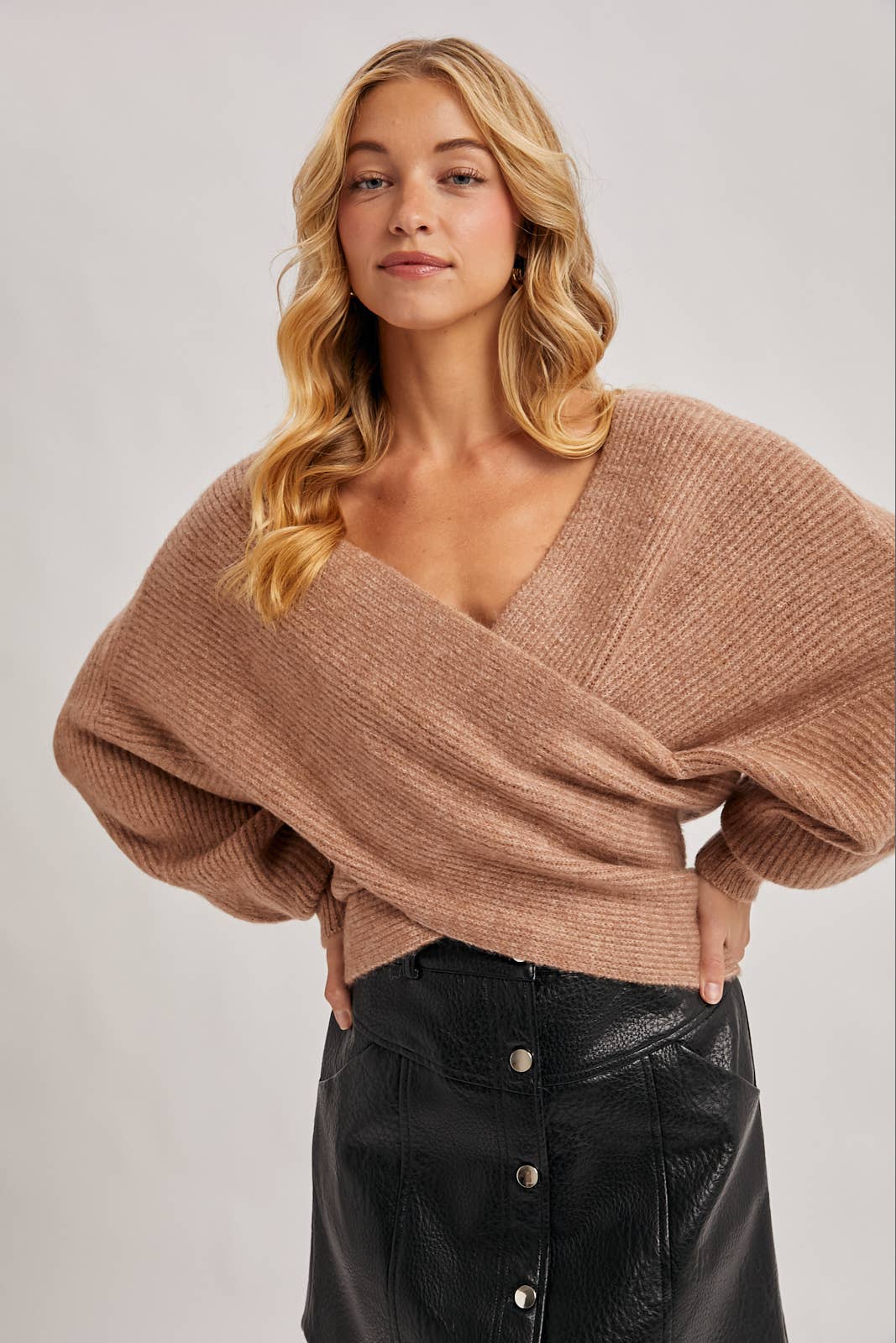 CROSSOVER RIBBED PULLOVER