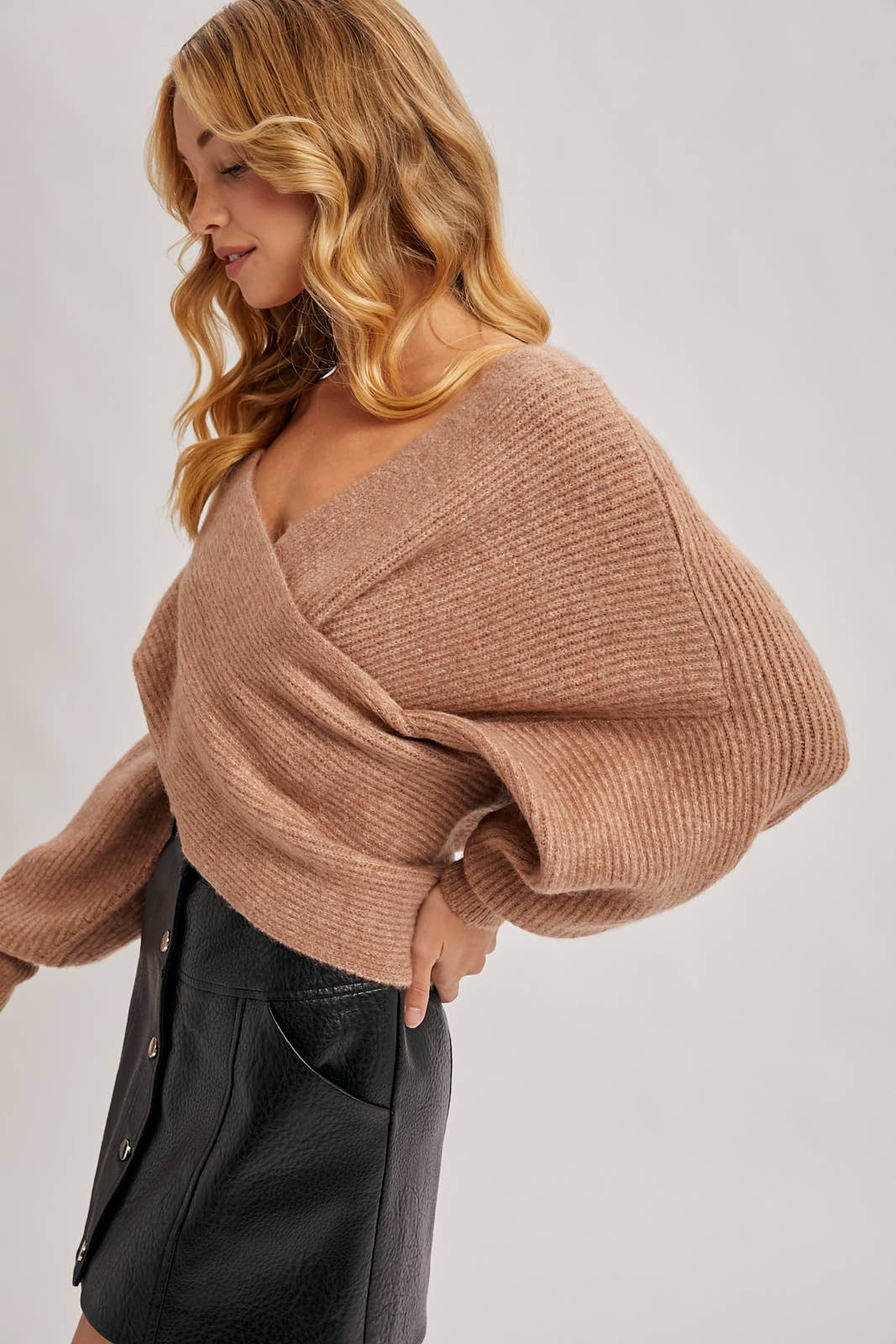 CROSSOVER RIBBED PULLOVER